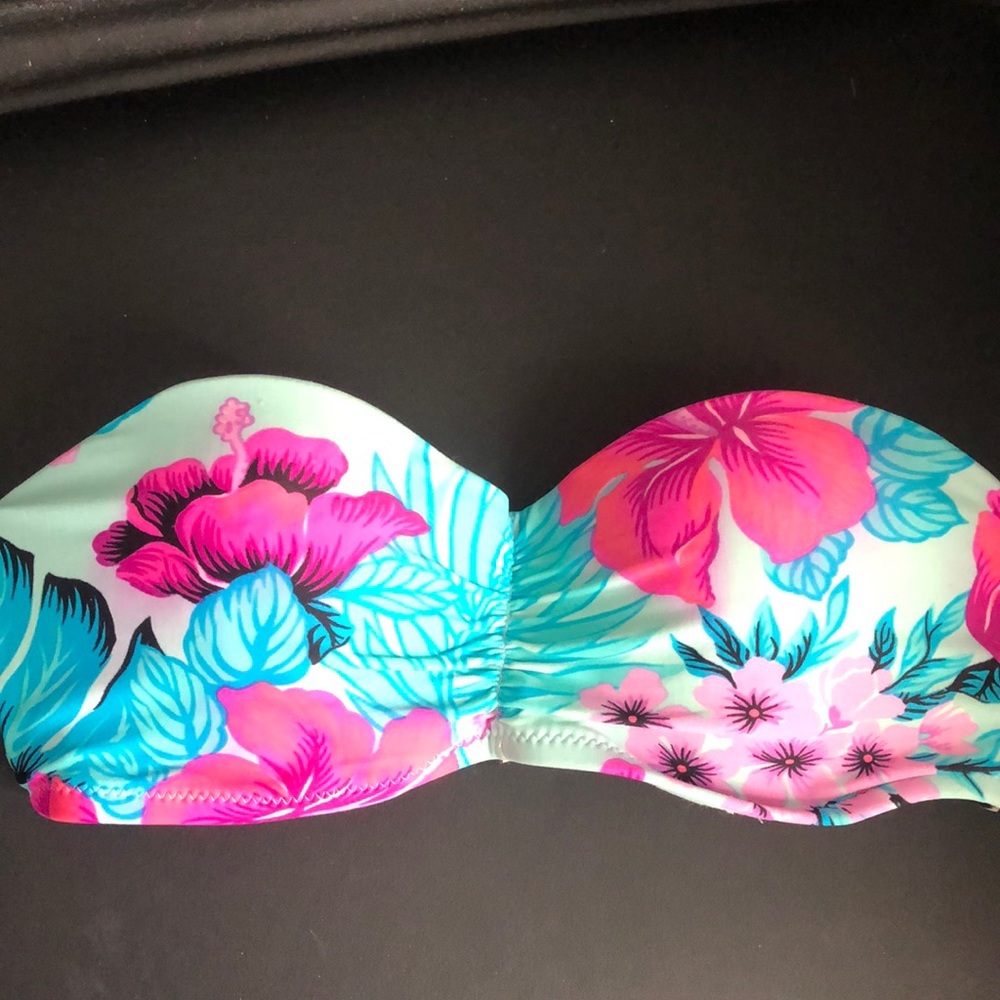 Small strapless bikini top!